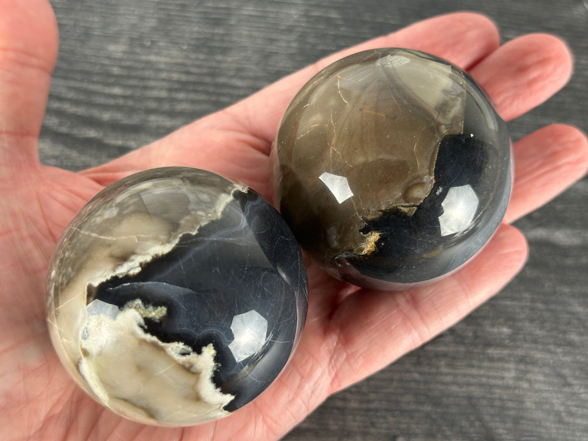 Volcanic Agate Sphere (Natural Crystal)